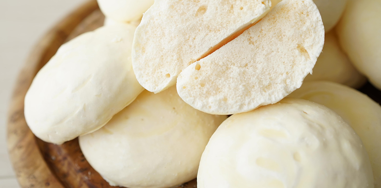 驚くほど軽いサクサクのメレンゲは毎日自家製で